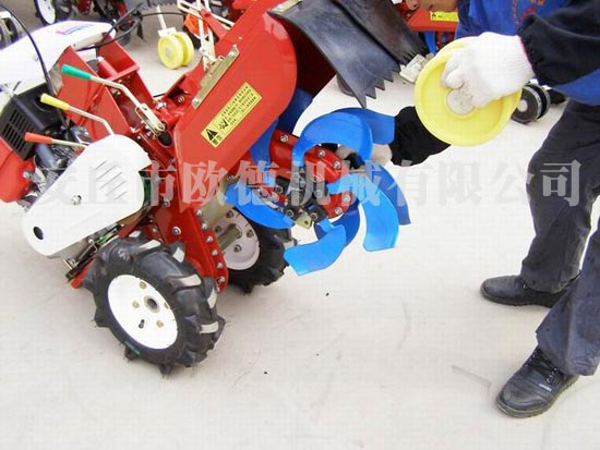 開溝培土刀安裝效果